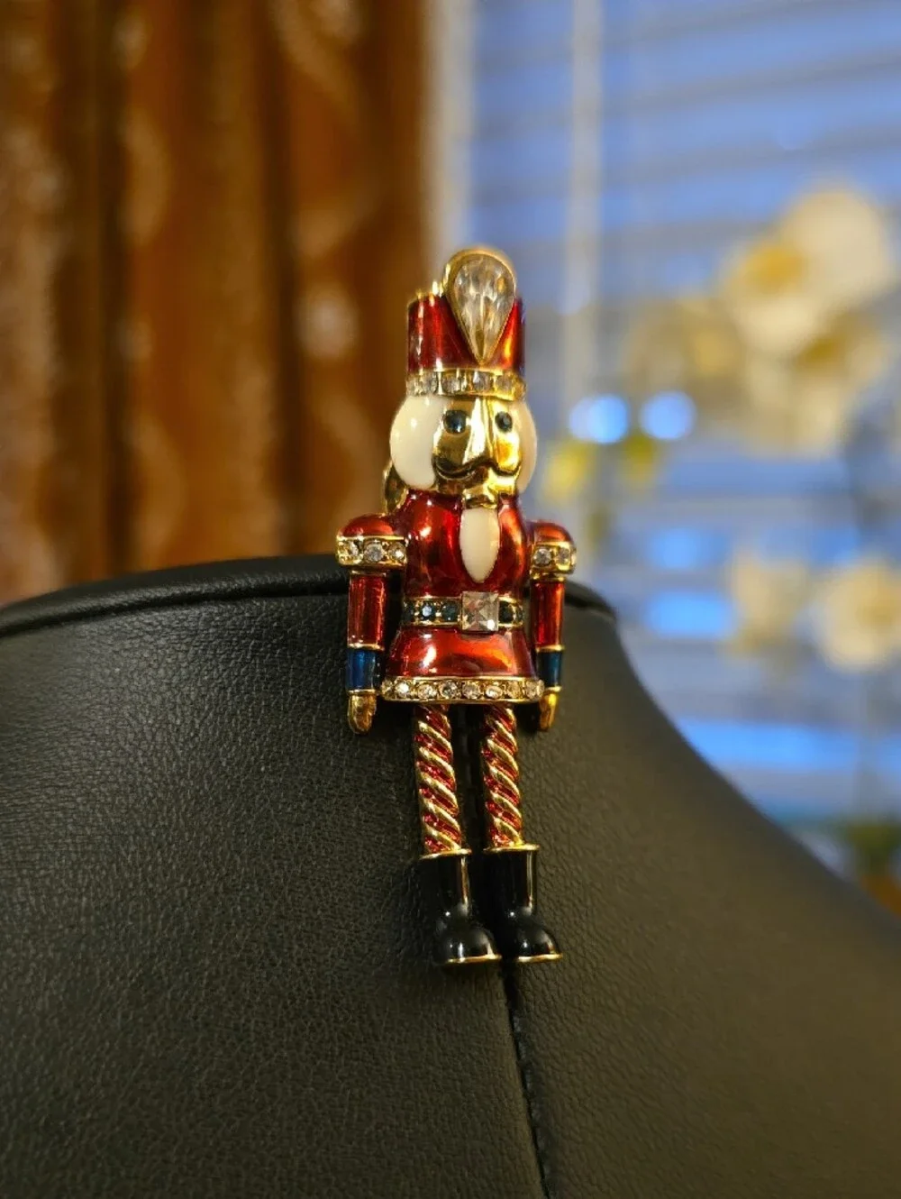Vintage Avon Articulated Nutcracker Christmas Brooch Pin – Red Enamel & Rhinesto